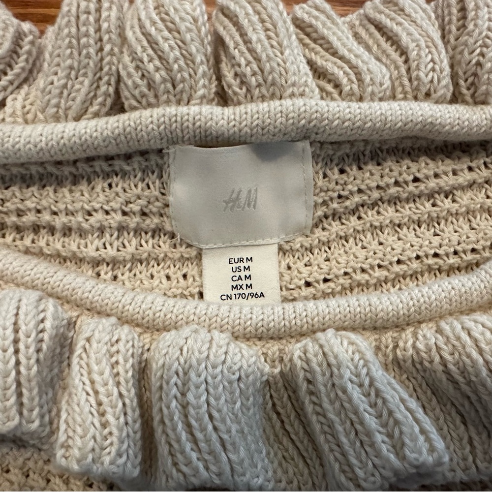 Knit Ruffle Sleeves Top - Picture 2 of 3